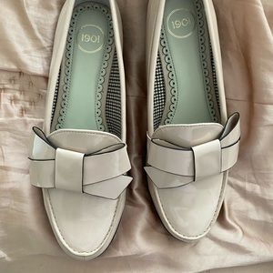 Brand new w sticker blush patent loafers